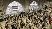 Potret Jemaah Haji dari Berbagai Negara Padati Masjidil Haram