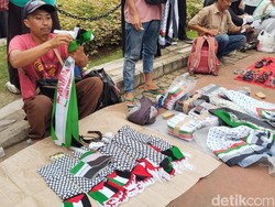 Ramai Aksi Bela Palestina di Monas, Penjual Syal Jadi Incaran