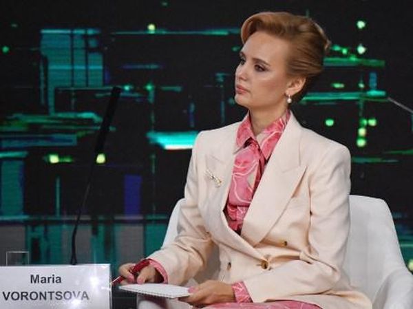 Foto: Putri Vladimir Putin yang Jarang Tersorot, Jadi Pembicara di Forum Publik