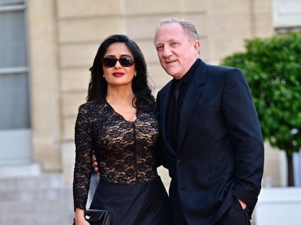 Foto: Salma Hayek di State Dinner Presiden AS dan Prancis, Seksi Bergaun Lace