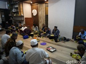 Masjid Viral di Surabaya: Sediakan Makan-Tempat Tidur Gratis buat Semua Umat Masjid Viral di Surabaya: Sediakan Makan-Tempat Tidur Gratis buat Semua Umat