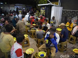 4 Pilar di Balik Viral Masjid Konsulat Pemuda Surabaya Beri Makan Gratis 4 Pilar di Balik Viral Masjid Konsulat Pemuda Surabaya Beri Makan Gratis