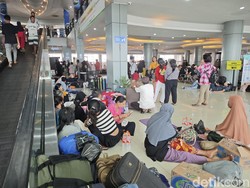 Pelni Janji Penuhi Kebutuhan Penumpang KM Umsini Selama 2 Hari Tunggu Kapal