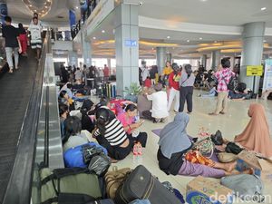 Pelni Janji Penuhi Kebutuhan Penumpang KM Umsini Selama 2 Hari Tunggu Kapal Pelni Janji Penuhi Kebutuhan Penumpang KM Umsini Selama 2 Hari Tunggu Kapal