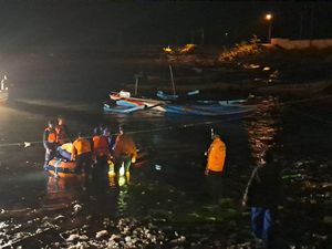 1 Remaja Terseret Arus di Pantai Teluk Penyu Cilacap Ditemukan Meninggal 1 Remaja Terseret Arus di Pantai Teluk Penyu Cilacap Ditemukan Meninggal