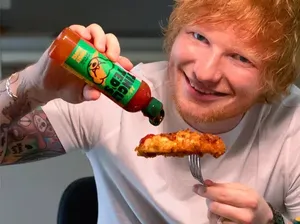 Berat Badan Ed Sheeran Naik 25 Kg Gegara Makan Chicken Wings 1,5 Tahun