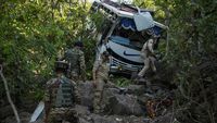 Bus Pembawa Peziarah di Kashmir Jatuh ke Jurang Akibat Diserang Militan