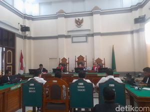 Divonis 2 Tahun Bui, Terdakwa Pemberi Suap Bupati Erik Banding Divonis 2 Tahun Bui, Terdakwa Pemberi Suap Bupati Erik Banding