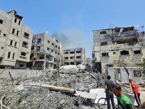 Kamp Pengungsi di Gaza Luluh Lantak Dibom Israel, 24 Orang Tewas Kamp Pengungsi di Gaza Luluh Lantak Dibom Israel, 24 Orang Tewas
