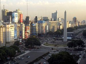 Jalan Terlebar di Dunia Ada di Argentina, Punya 16 Lajur, Nyebrangnya Lama