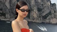 7 Foto Jennie BLACKPINK Berbalut Handuk Merah, Tampil dalam Iklan Jacquemus