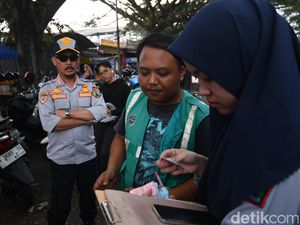 Juru Parkir Stasiun Malang Ketahuan Getok Tarif, Langsung Ditertibkan Juru Parkir Stasiun Malang Ketahuan Getok Tarif, Langsung Ditertibkan