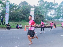 Polisi Asal Bojonegoro Ini Lari Tanpa Sepatu di Kemala Run 2024
