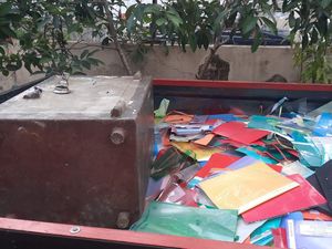 2 Pegawai Disnakertrans Sulsel Curi Brankas Berisi Surat Penting Ditangkap 2 Pegawai Disnakertrans Sulsel Curi Brankas Berisi Surat Penting Ditangkap