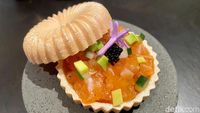 Menikmati Salmon Belly dan Warabi Mochi di Restoran Tertinggi di Jakarta