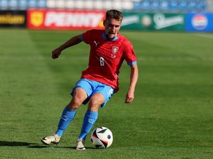 Apes! Sudah Jatuh dari Sepeda, Gagal Tampil di Euro 2024 Apes! Sudah Jatuh dari Sepeda, Gagal Tampil di Euro 2024