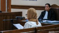 Momen Karen Agustiawan Bacakan Pleidoi di Kasus Pengadaan LNG