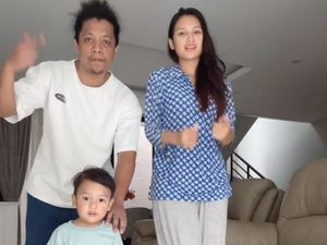 7 Foto Terbaru Putra Indah Permatasari-Arie Kriting, Ganteng dan Menggemaskan