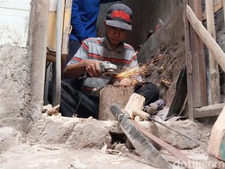 Ngalam Mbois: Kisah Alan Pemuda Kota Malang yang Pilih Jadi Pandai Besi