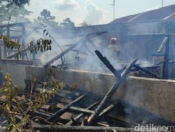 Rumah di Ciamis Hangus Dilalap Api gegara Korsleting Listrik
