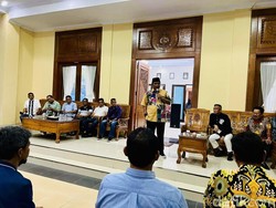 Warga Bone Temui Pj Gubernur Sulbar Bahas Pembangunan Bola Subbie