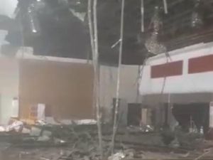 Plafon Gedung Ogan di Komperta Plaju Ambruk, Pertamina Klaim Sudah Bersiap Plafon Gedung Ogan di Komperta Plaju Ambruk, Pertamina Klaim Sudah Bersiap