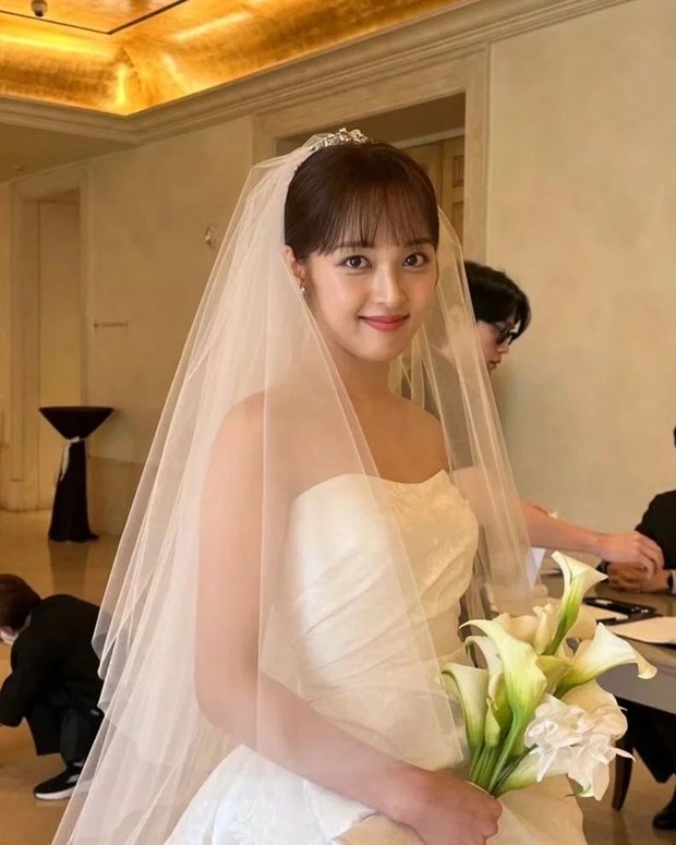 Potret Kim Bo Ra di hari pernikahan