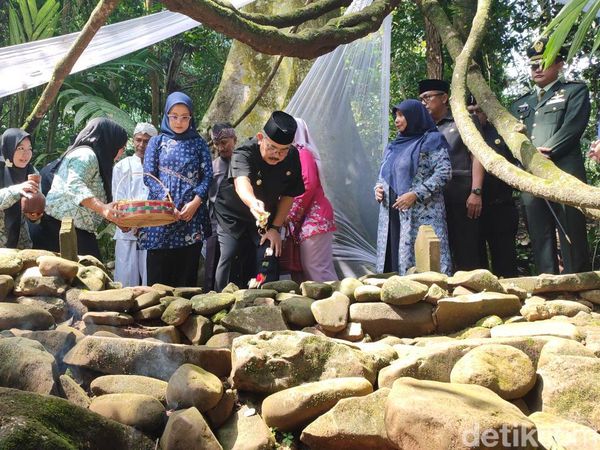 Potret Sakralnya Tradisi Napak Tilas Ziarah ke Leluhur Galuh di Ciamis