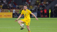 Rumania - Radu Dragusin. Bek 22 tahun dengan 17 caps ini dianggap punya masa depan cerah dan kini sedang merumput di Inggris bersama: Tottenham Hotspur. Foto: Getty Images/Vasile Mihai-Antonio