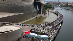 Ratusan Warga Spanyol Berbaring di Tanah Bentuk Protes Genosida di Gaza