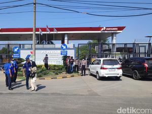 Pertamina Gerak Cepat Tangani Kebocoran Tangki TBBM Tuban Pertamina Gerak Cepat Tangani Kebocoran Tangki TBBM Tuban