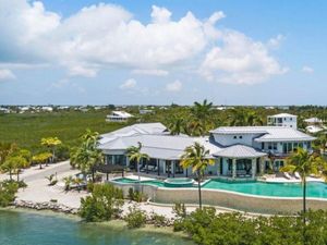 Mengintip Mewahnya Rumah Sydney Immaculate Sweeney di Tepi Pantai Florida Mengintip Mewahnya Rumah Sydney Immaculate Sweeney di Tepi Pantai Florida