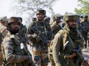 Pasukan India Tembak Mati 25 Pemberontak Maois Pasukan India Tembak Mati 25 Pemberontak Maois