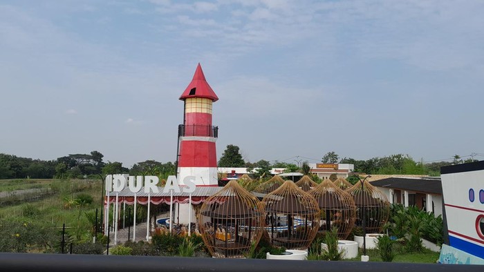 The Honduras di Desa Ponggok, Kecamatan Polanharjo, Kabupaten Klaten The Honduras di Desa Ponggok, Kecamatan Polanharjo, Kabupaten Klaten