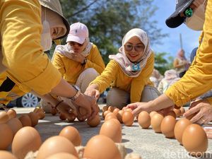 Lomba Mendirikan Telur Ayam di Siang Bolong Lomba Mendirikan Telur Ayam di Siang Bolong