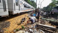 Truk Bermuatan Jagung Tabrak Kereta di Sidoarjo