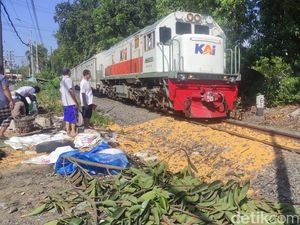 Perjalanan 5 KA Sempat Terganggu Dampak Commuter Tertemper Truk di Sidoarjo Perjalanan 5 KA Sempat Terganggu Dampak Commuter Tertemper Truk di Sidoarjo