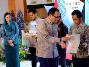 Warga Trenggalek Kini Lebih Mudah Bikin Akta Kelahiran dan Kematian Warga Trenggalek Kini Lebih Mudah Bikin Akta Kelahiran dan Kematian