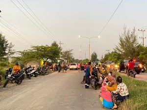 Satu Desa di Tuban Terdampak Tangki Pertamina Bocor, Warga Mengungsi Satu Desa di Tuban Terdampak Tangki Pertamina Bocor, Warga Mengungsi
