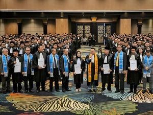 Ke Advokat Muda, Otto Hasibuan: Tak Semuanya untuk Uang Ke Advokat Muda, Otto Hasibuan: Tak Semuanya untuk Uang