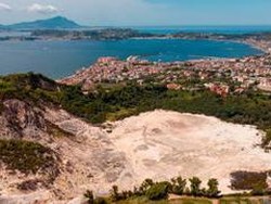 Hanya Dalam 5 Jam, 150 Gempa Bumi Melanda Campi Flegrei di Italia