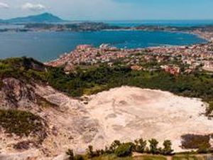 Hanya Dalam 5 Jam, 150 Gempa Bumi Melanda Campi Flegrei di Italia Hanya Dalam 5 Jam, 150 Gempa Bumi Melanda Campi Flegrei di Italia