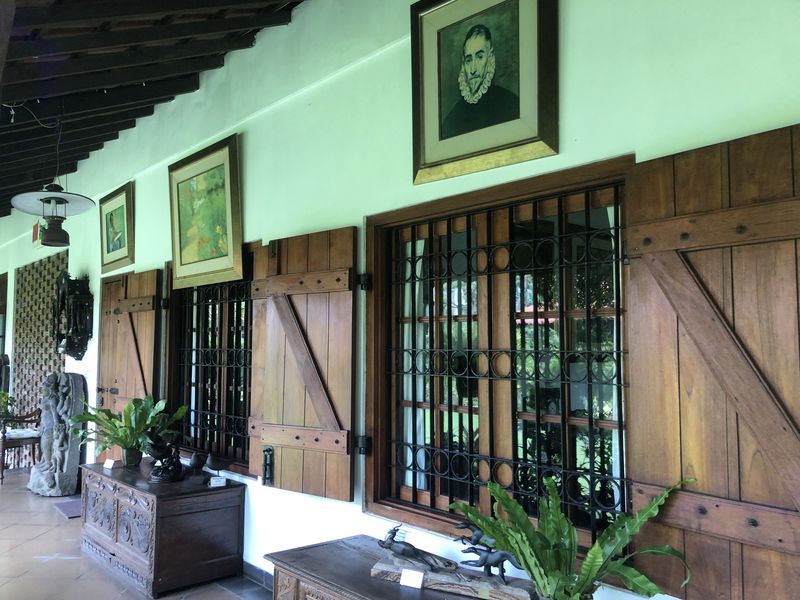 Bangunan Museum di Tengah Kebun.