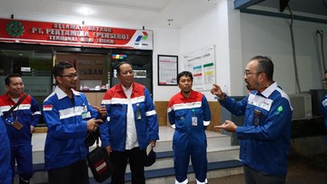 Dirut Pertamina Patra Niaga Turun Langsung Cek Kondisi Pipa Tuban