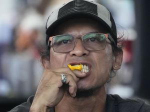 Ekspresi Warga Filipina Saat Ikut Lomba Makan Cabai Ekspresi Warga Filipina Saat Ikut Lomba Makan Cabai