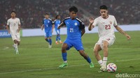 Indonesia langsung menerapkan pressing tinggi selepas sepak mula.