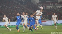 Skor 1-0 bertahan sampai babak pertama berakhir.