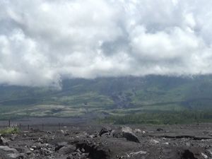 Gunung Semeru Erupsi, Luncurkan Guguran Lava Pijar Sejauh 1,5 Km