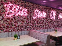 Hanya Pengunjung Usia Minimal 30 Tahun Boleh Masuk ke Restoran Ini