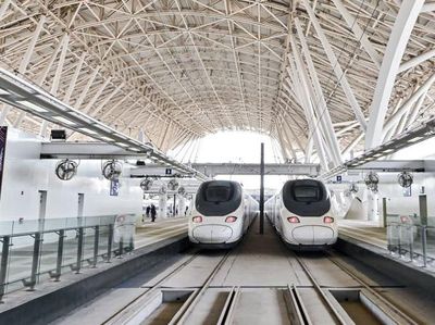 Wusssh! Kereta Cepat Haramain Membelah Gurun Arab
